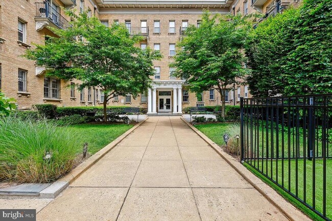 1401 Columbia Rd NW