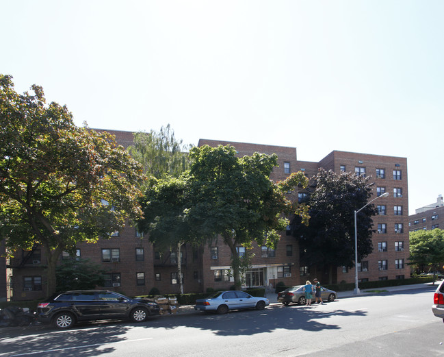 The Benjamin Franklin in Astoria, NY - Building Photo - Building Photo