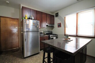 1520 W Melrose St, Unit 2R in Chicago, IL - Foto de edificio - Building Photo