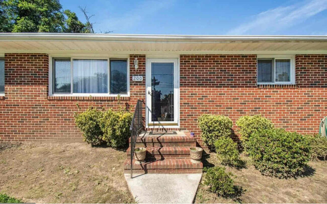 202 Cedar Dr in Glen Burnie, MD - Building Photo - Building Photo