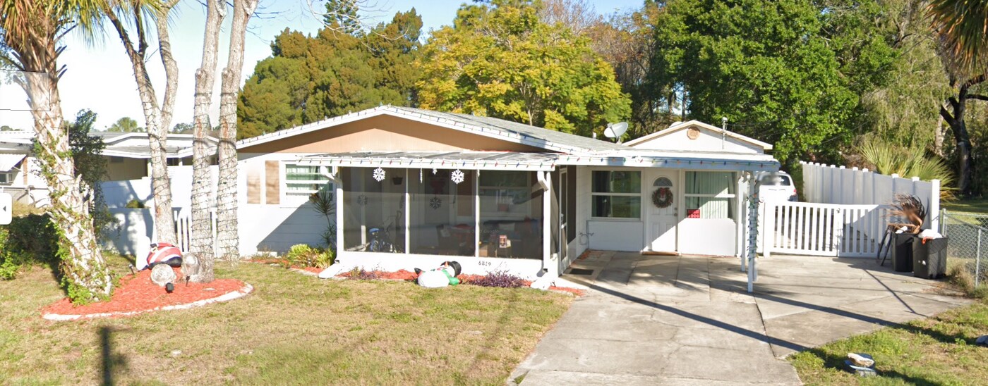 6819 Hammock Rd in Port Richey, FL - Building Photo