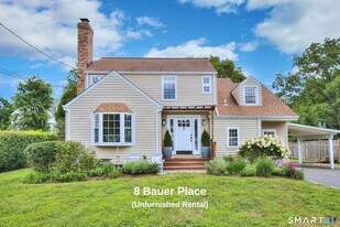 8 Bauer Pl in Westport, CT - Building Photo