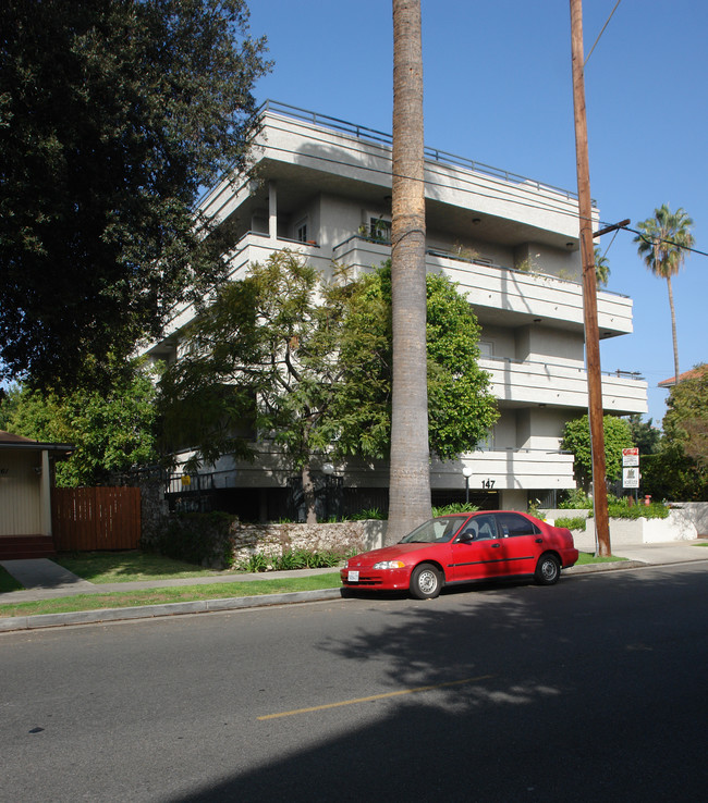 147 Oak Knoll Ave in Pasadena, CA - Foto de edificio - Building Photo