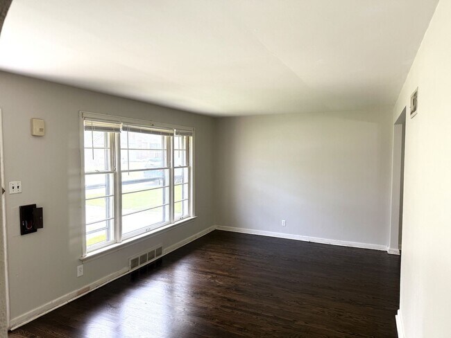 9221 Waldorf Dr in St. Louis, MO - Building Photo - Building Photo