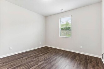 5530 Mirror Lake Dr in Cumming, GA - Foto de edificio - Building Photo