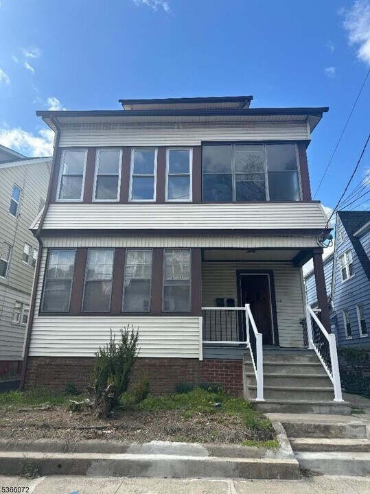 113 West End Ave in Newark, NJ - Building Photo