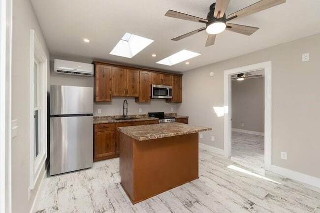 140 Sloan St in Franklin, NC - Foto de edificio - Building Photo