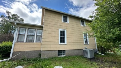 229 S Sherman Ave in Ames, IA - Building Photo - Building Photo