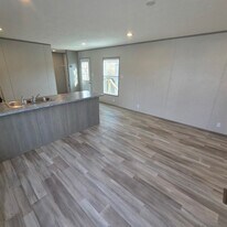 7803 St Andrews Church Rd in Louisville, KY - Building Photo