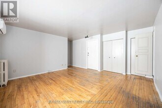 4990 Dundas St W in Toronto, ON - Building Photo - Building Photo