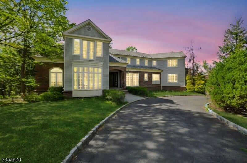 7 Nottingham Way in Warren, NJ - Building Photo