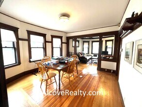 11 Leonard St, Unit 1 in Somerville, MA - Foto de edificio - Building Photo