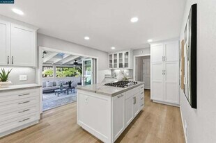 2933 Madeira Way in Pleasant Hill, CA - Building Photo