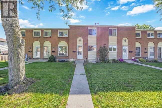property at 27 Turner Dr