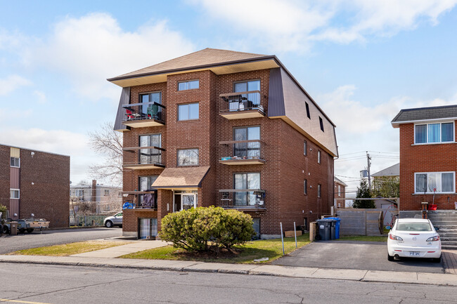 2565 D'athènes Av in Brossard, QC - Building Photo - Building Photo