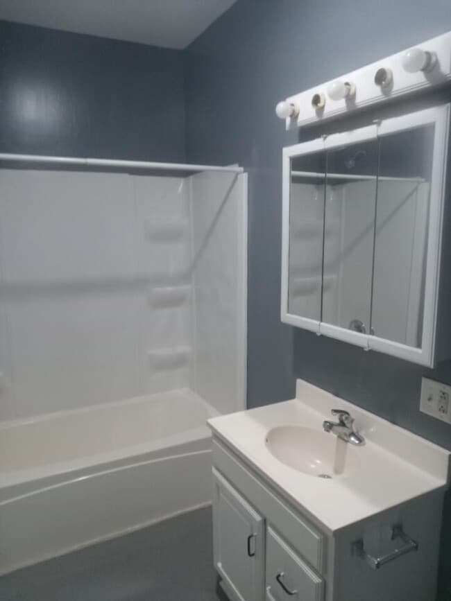 100 Broadway St, Unit 100 Broadway st apt 2