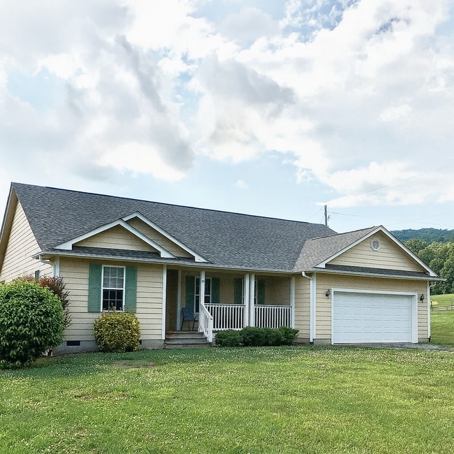 45 Harper Meadow Way in Hendersonville, NC - Building Photo - Building Photo