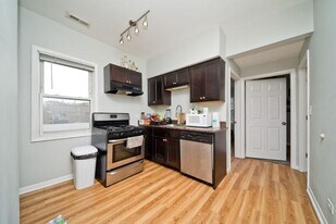 1431 W Flournoy St in Chicago, IL - Building Photo