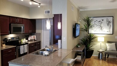 Residences at Gramercy in Houston, TX - Foto de edificio - Building Photo