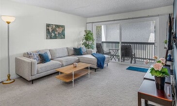 564 N Bellflower Blvd in Long Beach, CA - Building Photo - Building Photo