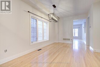 110 Chayna Crescent in Vaughan, ON - Building Photo - Building Photo