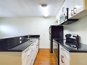 2302 East Side Dr in Austin, TX - Building Photo - Building Photo