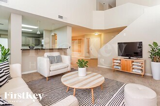 8108 Exploration Ave in Las Vegas, NV - Foto de edificio - Building Photo