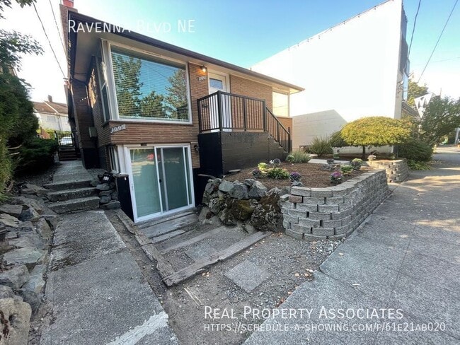 property at 1007B Ravenna Blvd NE