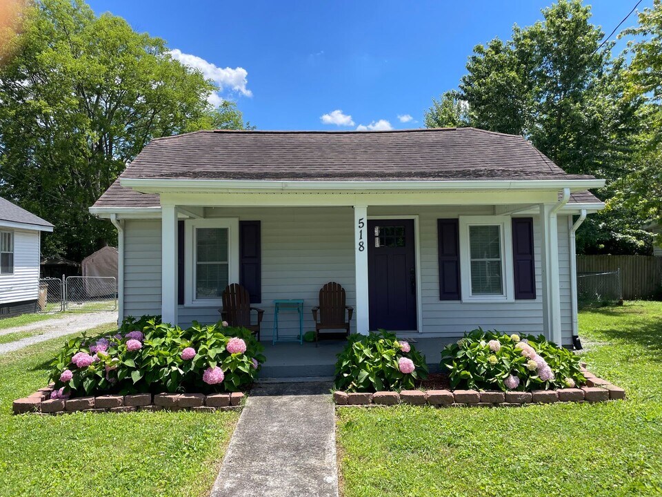 518 E Maple St in Madison, TN - Building Photo