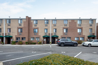 Skyline Terrace in Flushing, NY - Building Photo - Building Photo