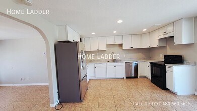 7031 W Almeria Rd in Phoenix, AZ - Building Photo - Building Photo