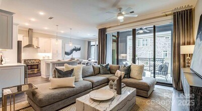 2426 Vail Ave, Unit C3 in Charlotte, NC - Foto de edificio - Building Photo