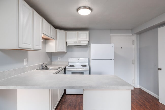 Wellington Manor Apartments
