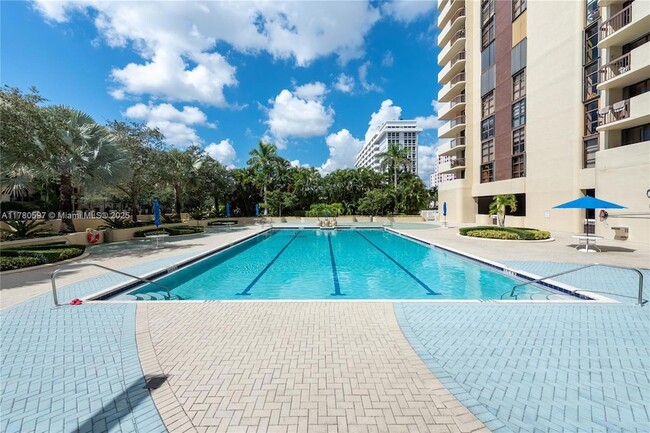 600 Biltmore Way, Unit 1014 in Coral Gables, FL - Building Photo - Building Photo