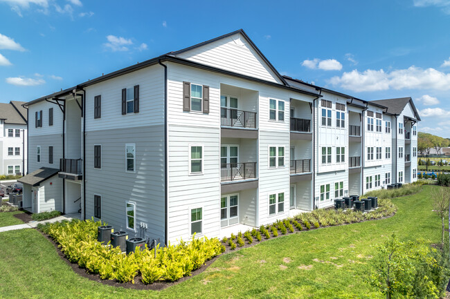 Story Lake Gibson in Lakeland, FL - Building Photo - Building Photo