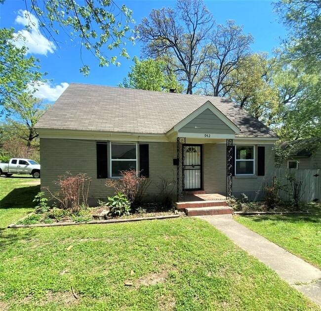 property at 942 Patterson Cove