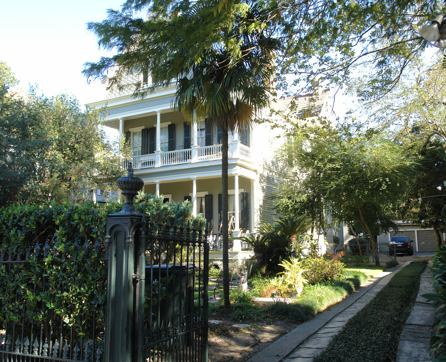 1427 Jackson Ave in New Orleans, LA - Building Photo