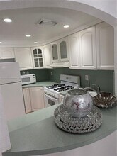6705 N Kendall Dr in Pinecrest, FL - Building Photo - Building Photo