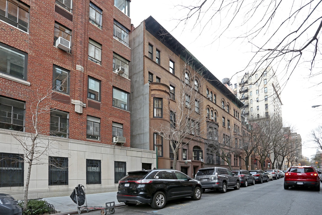 325 W 82nd St in New York, NY - Building Photo