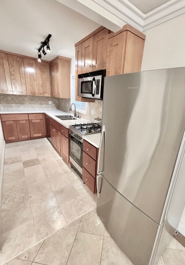 208 Seaview St in Manhattan Beach, CA - Building Photo - Building Photo