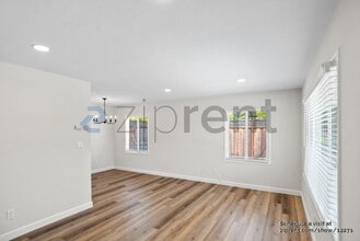 1498 Valota Rd in Redwood City, CA - Building Photo - Building Photo