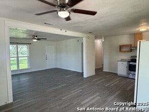 74 McCoy Ln in Lytle, TX - Building Photo - Building Photo