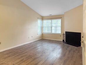 621 E Lake Front Cir in Galloway, NJ - Foto de edificio - Building Photo