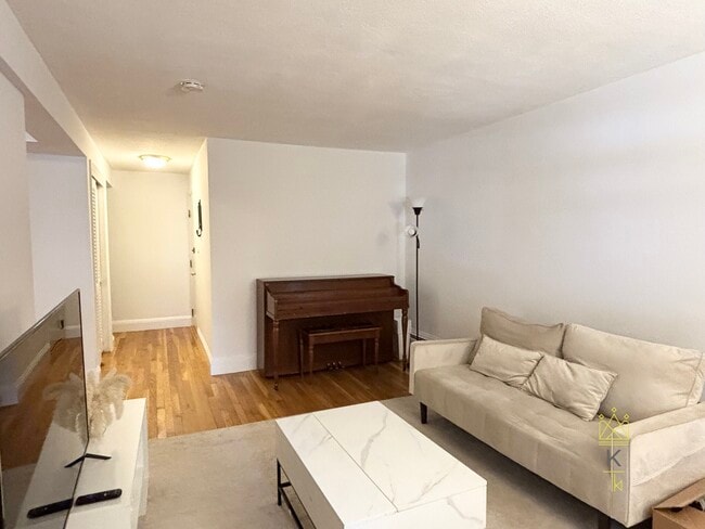 1819 Beacon St in Brookline, MA - Building Photo - Building Photo