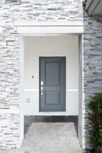 16144 SW 148th Pl in Miami, FL - Foto de edificio - Building Photo