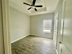 3918 Las Vistas Ln, Unit 3 in Weslaco, TX - Foto de edificio - Building Photo