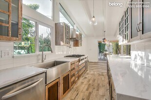 6513 Corbin Ave in Los Angeles, CA - Building Photo