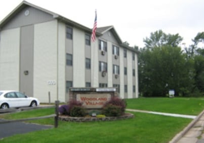 Woodland Village in Rice Lake, WI - Foto de edificio