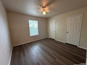 7303 Longing Trail in San Antonio, TX - Building Photo - Building Photo