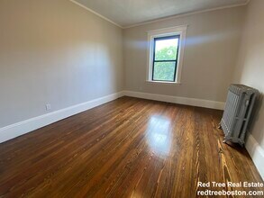 1855 Beacon St, Unit 2 in Brookline, MA - Building Photo - Building Photo